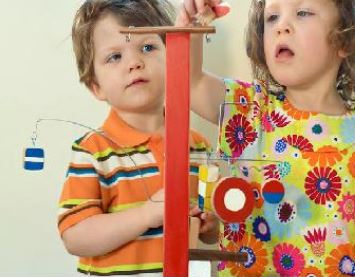 UTILIZZIAMO E RIUTILIZZIAMO CON LA FANTASIA: IL LABORATORIO DEI MATERIALI DI RECUPERO